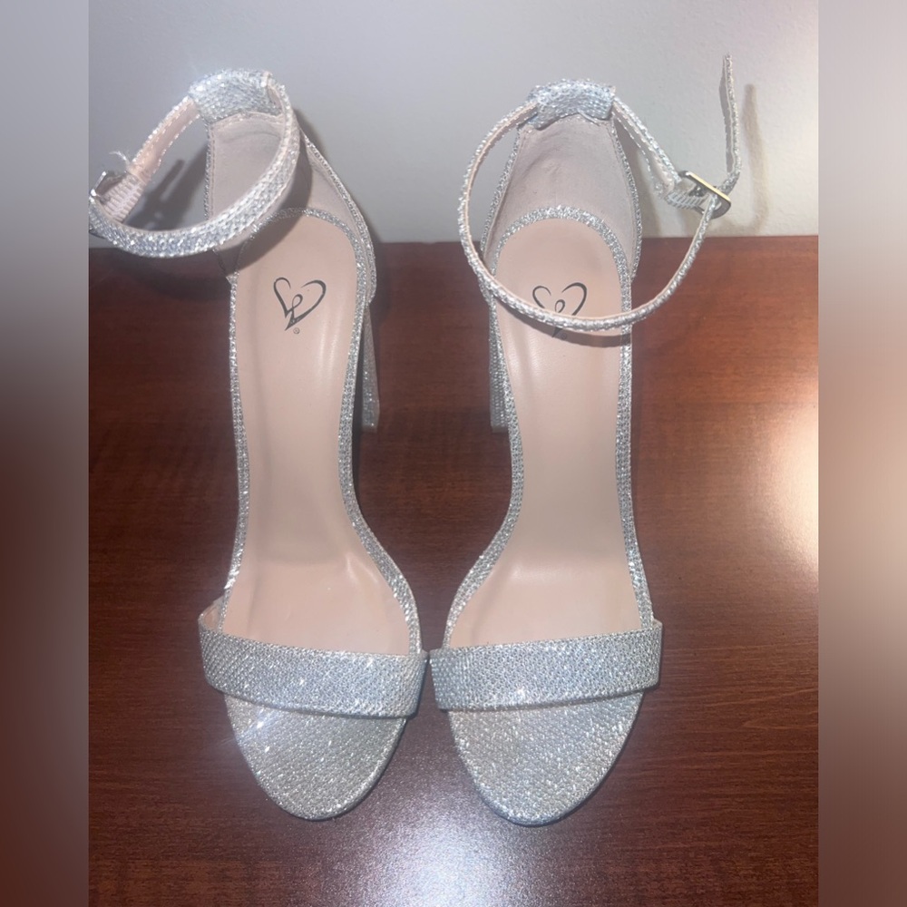 Silver sparkly heels women’s size - 5.5 (5 1/2)